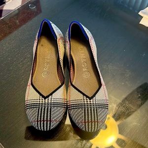 I am selling 2 pair separately or together of women’s barely worn Rothy flats